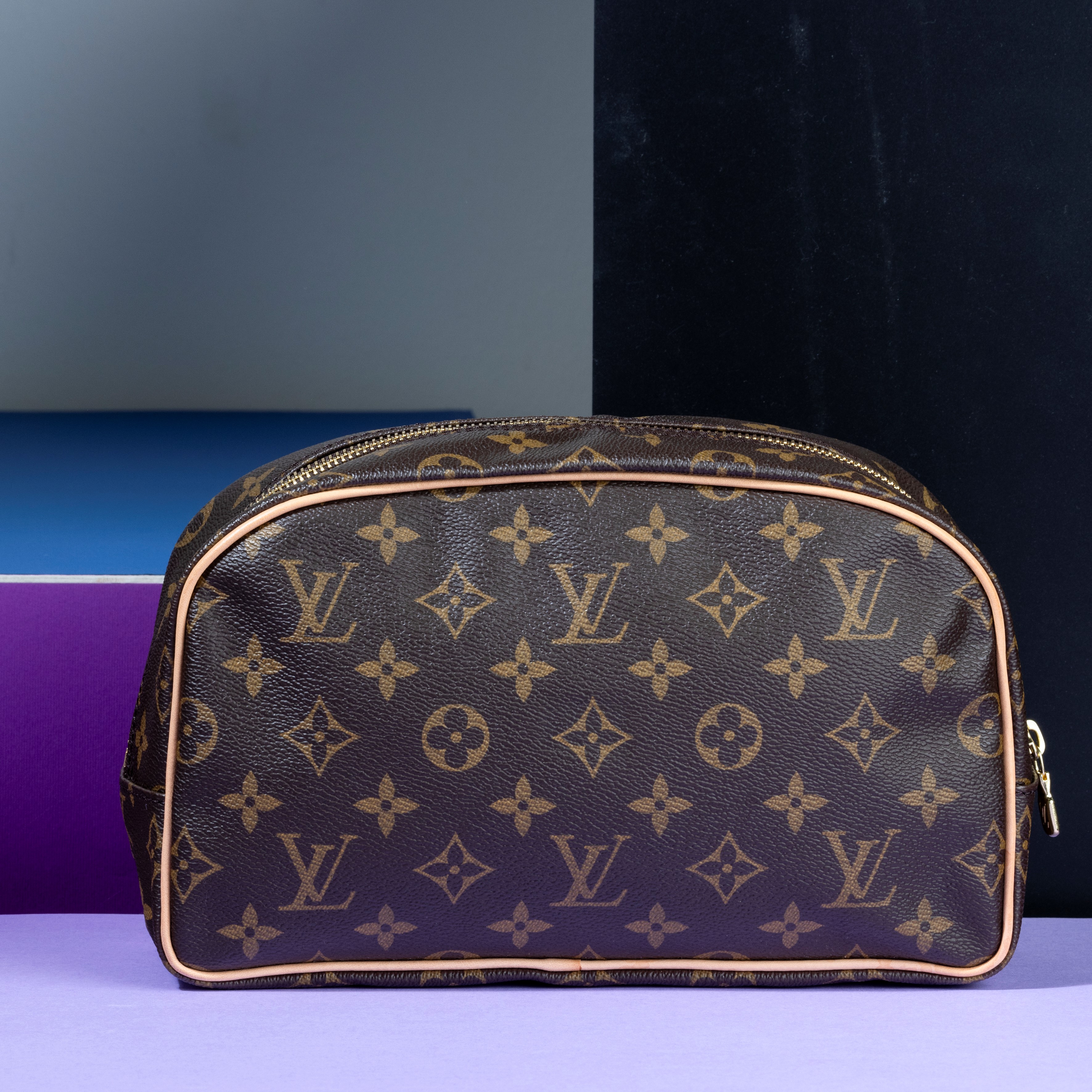 Louis Vuitton Beauty in Canvas Monogram, Difetti, in Ottime Condizioni, Dustbag
