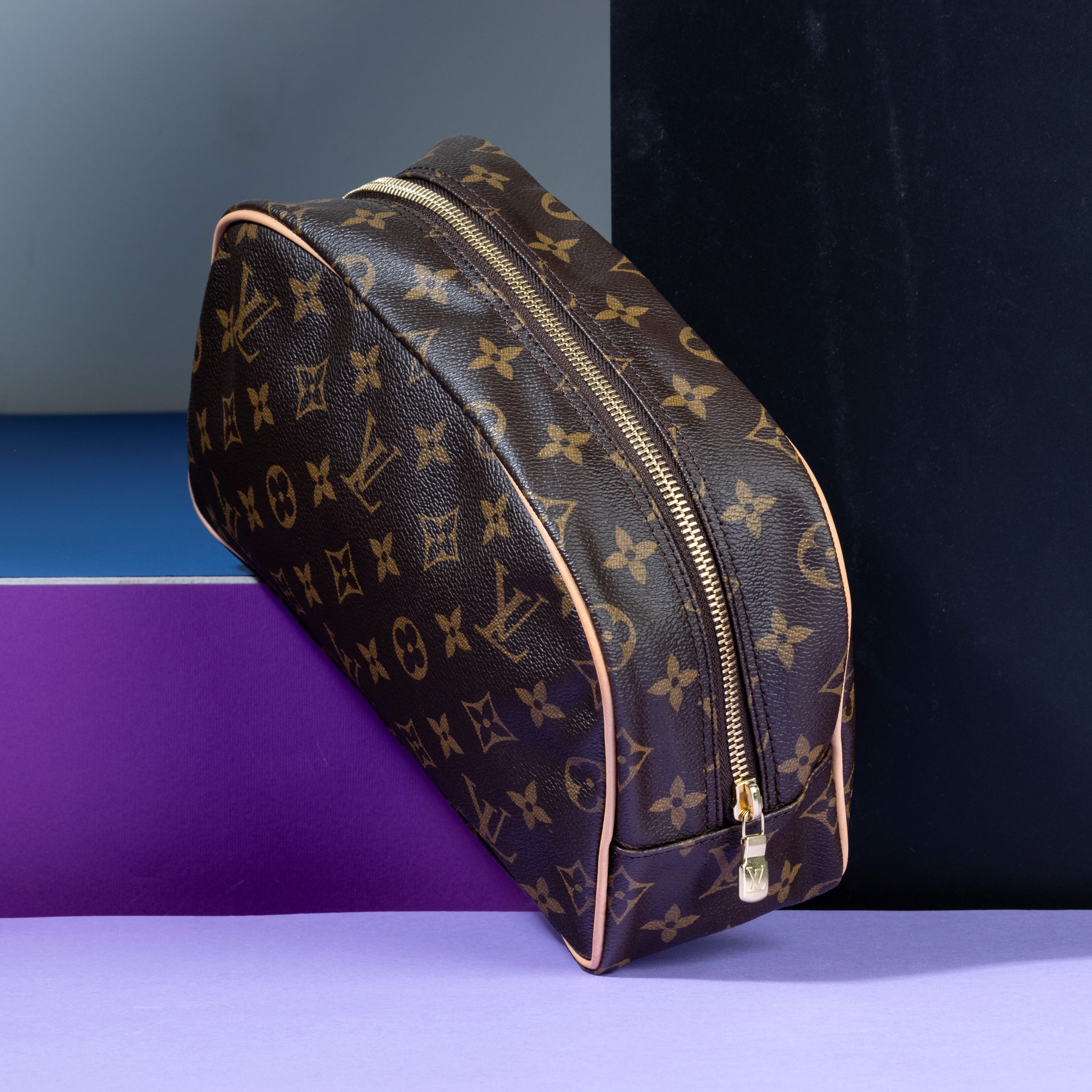 Louis Vuitton Beauty in Canvas Monogram, Difetti, in Ottime Condizioni, Dustbag