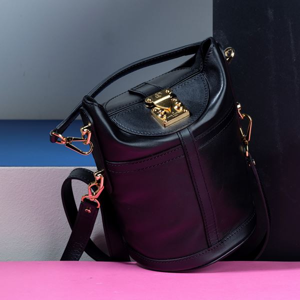 Louis Vuitton Borsa a secchiello in pelle nera e con tracolla, difetti, in ottime condizioni, dustbag