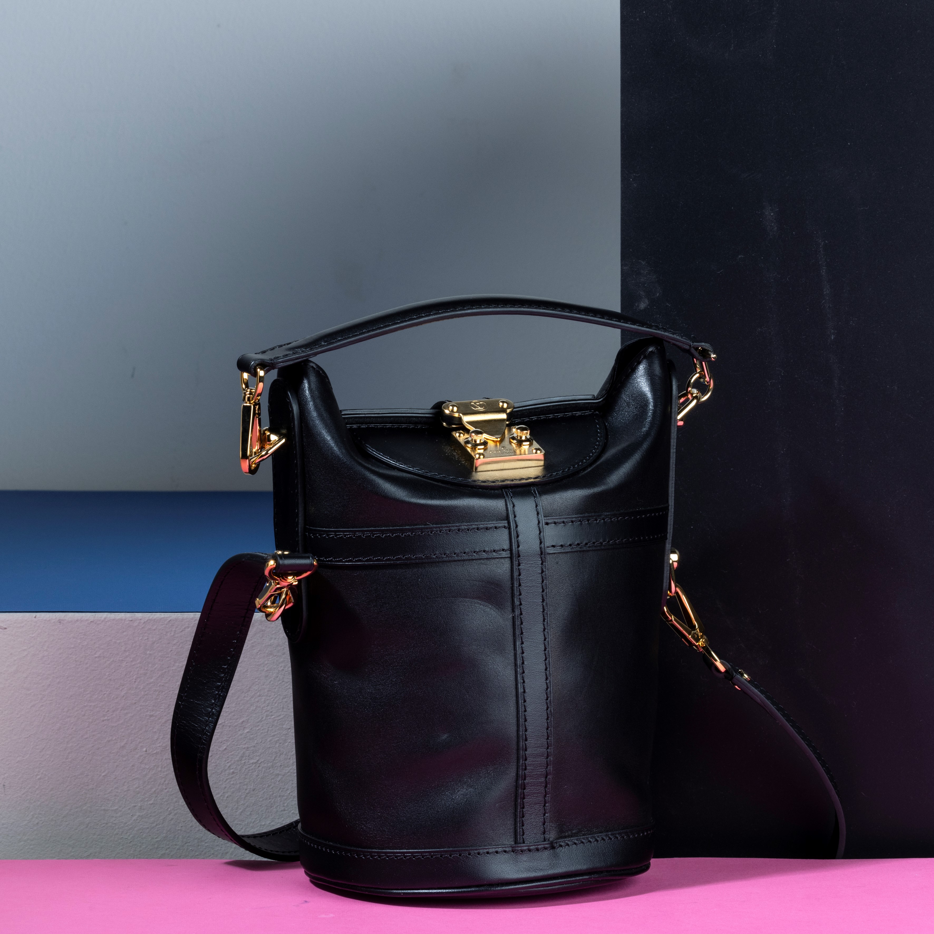 Louis Vuitton Borsa a Secchiello in Pelle Nera e con Tracolla, Difetti, in Ottime Condizioni, Dus...