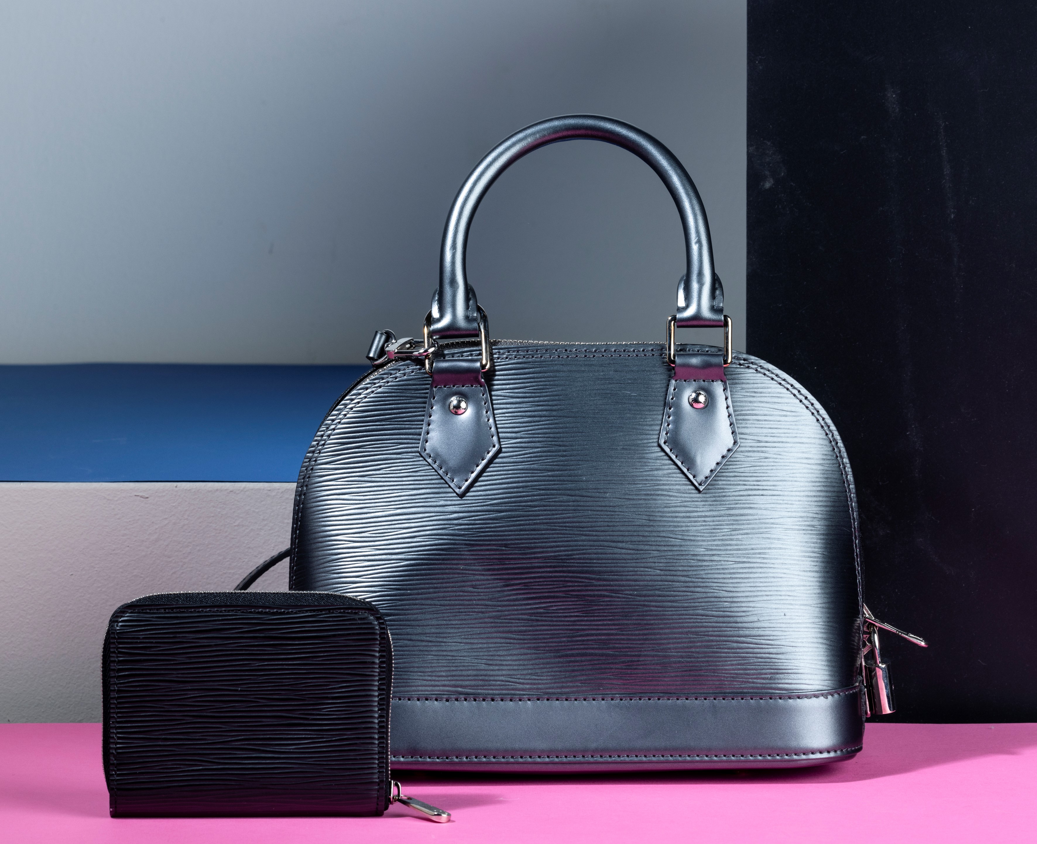Louis Vuitton Borsa Alma Bb in Epi Pelle Grigio Canna di Fucile, con Tracolla e Portafogli Abbina...