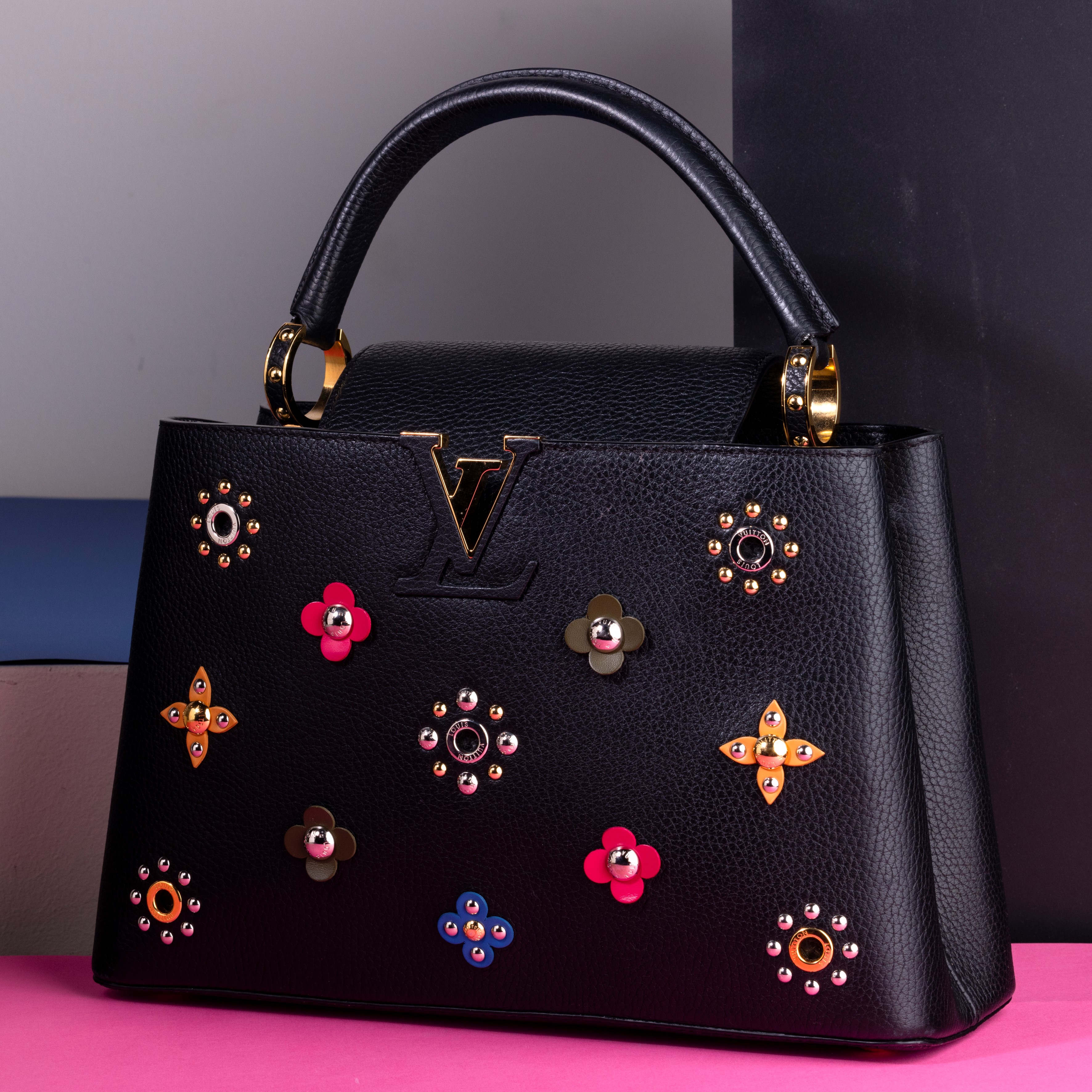 Louis Vuitton Capucines in Pelle Martellatanera con Borchie e Fiori, Difetti, Nos, Dustbag