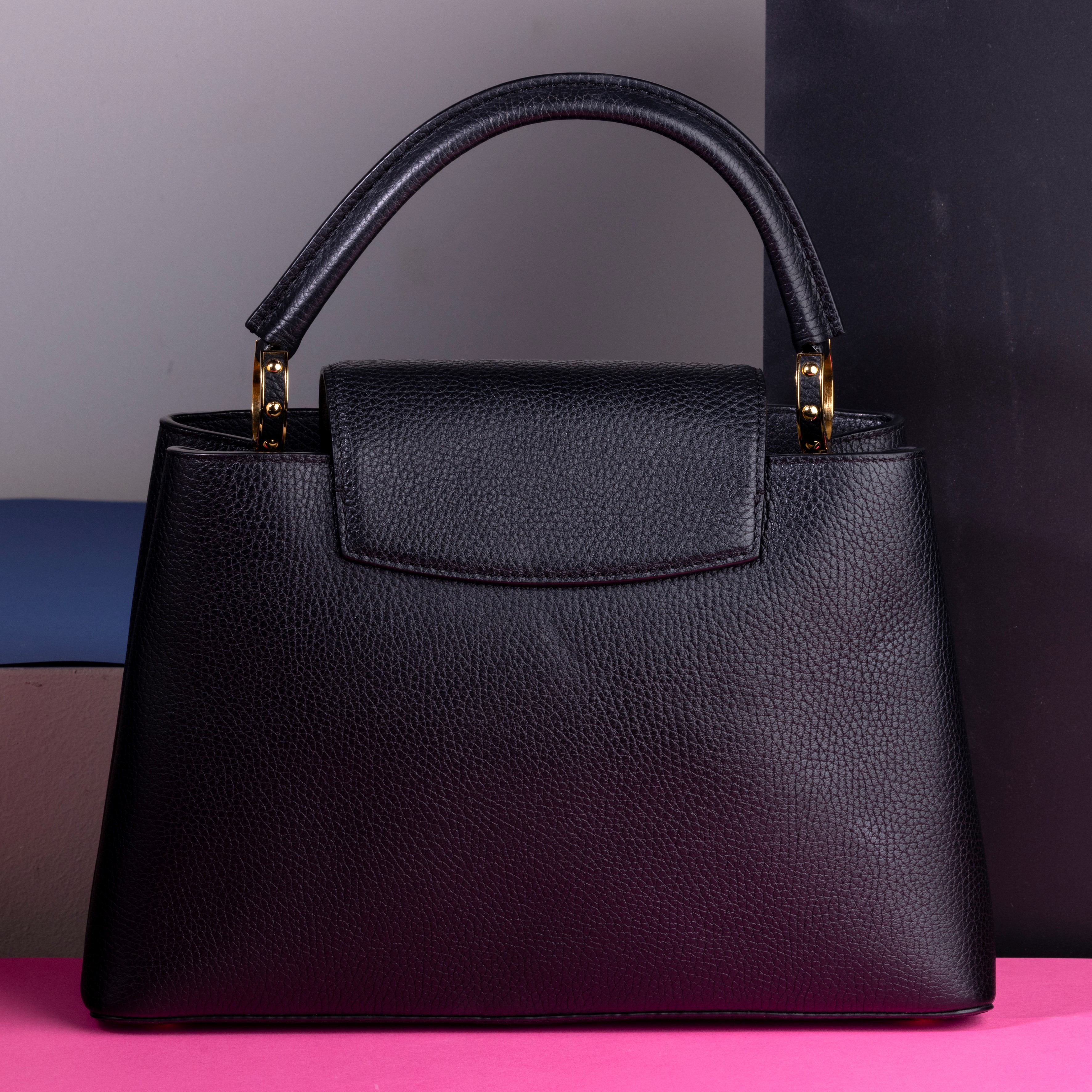 Louis Vuitton Capucines in Pelle Martellatanera con Borchie e Fiori, Difetti, Nos, Dustbag