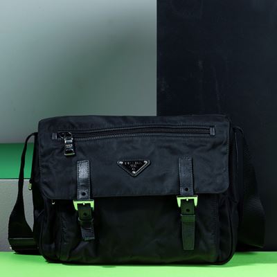 Prada Cartella in Re-nylon (un Filato di Nylon Rigenerato) e Pelle, Difetti, in Ottimo Stato, Dus...
