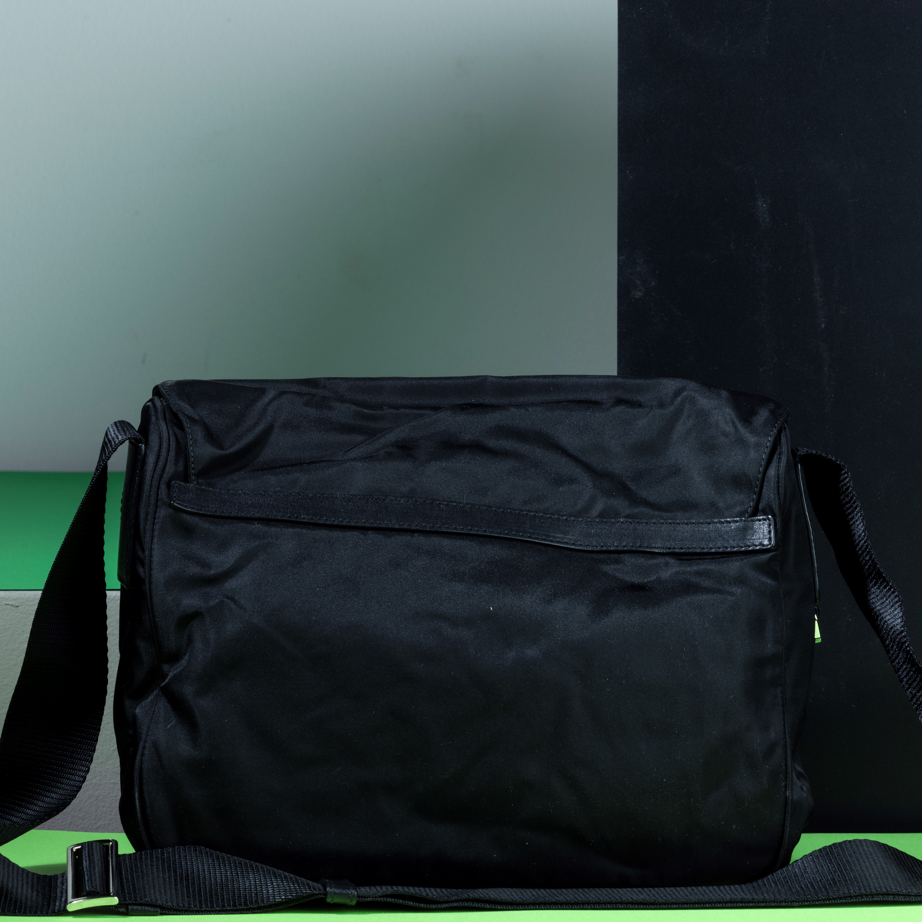 Prada Cartella in Re-nylon (un Filato di Nylon Rigenerato) e Pelle, Difetti, in Ottimo Stato, Dus...
