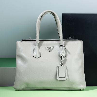 Prada Borsa Saffiano in Pelle Tote Beige/grigio Chiaro, Difetti, in Buone Condizioni, Dustbag