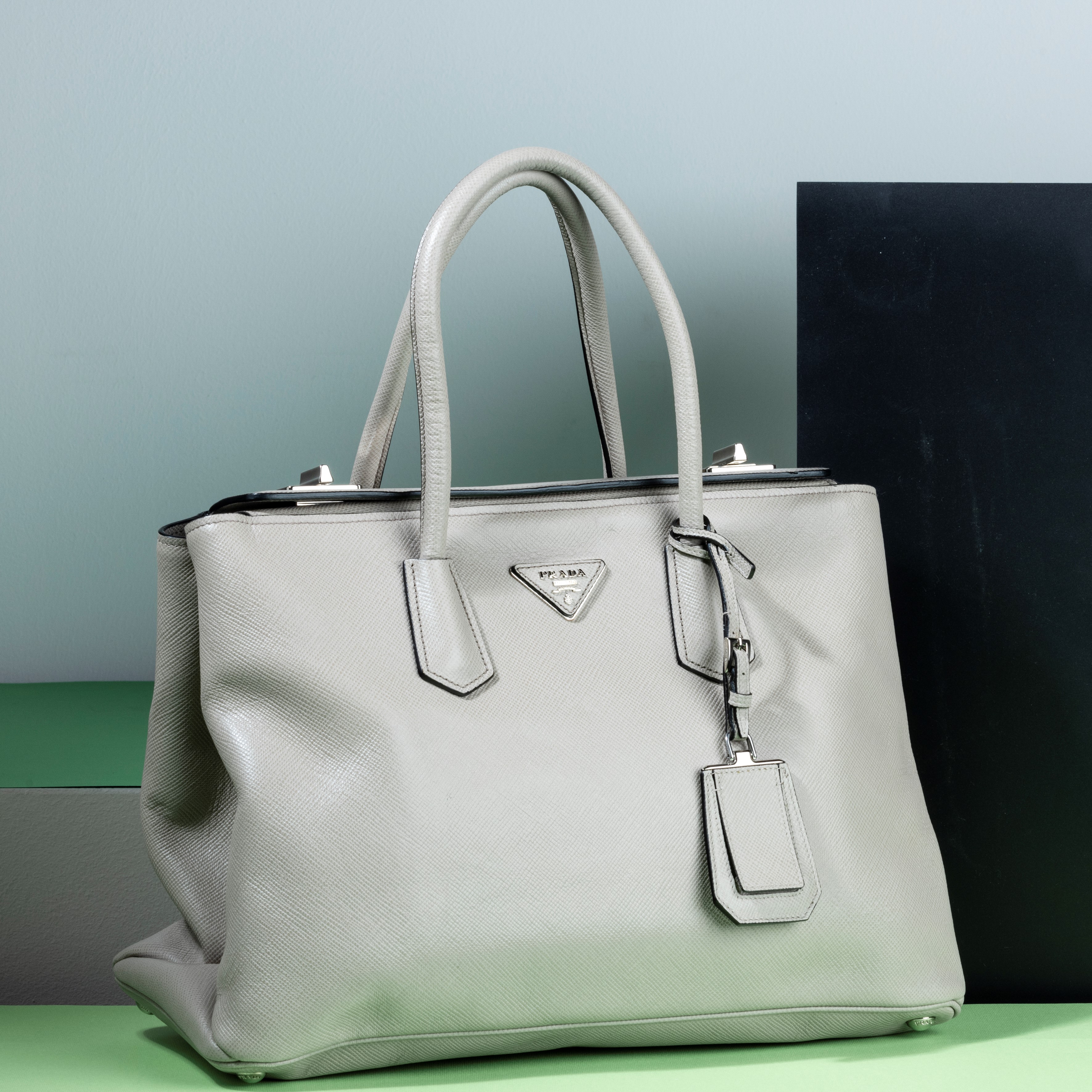 Prada Borsa Saffiano in Pelle Tote Beige/grigio Chiaro, Difetti, in Buone Condizioni, Dustbag