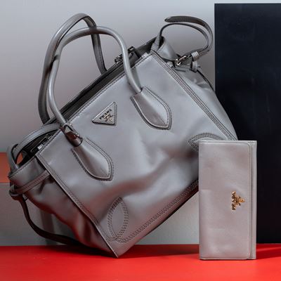 Prada City Twin in Pelle Grigia con Portafogli Abbinato, Difetti, in Ottime Condizioni, Dustbag