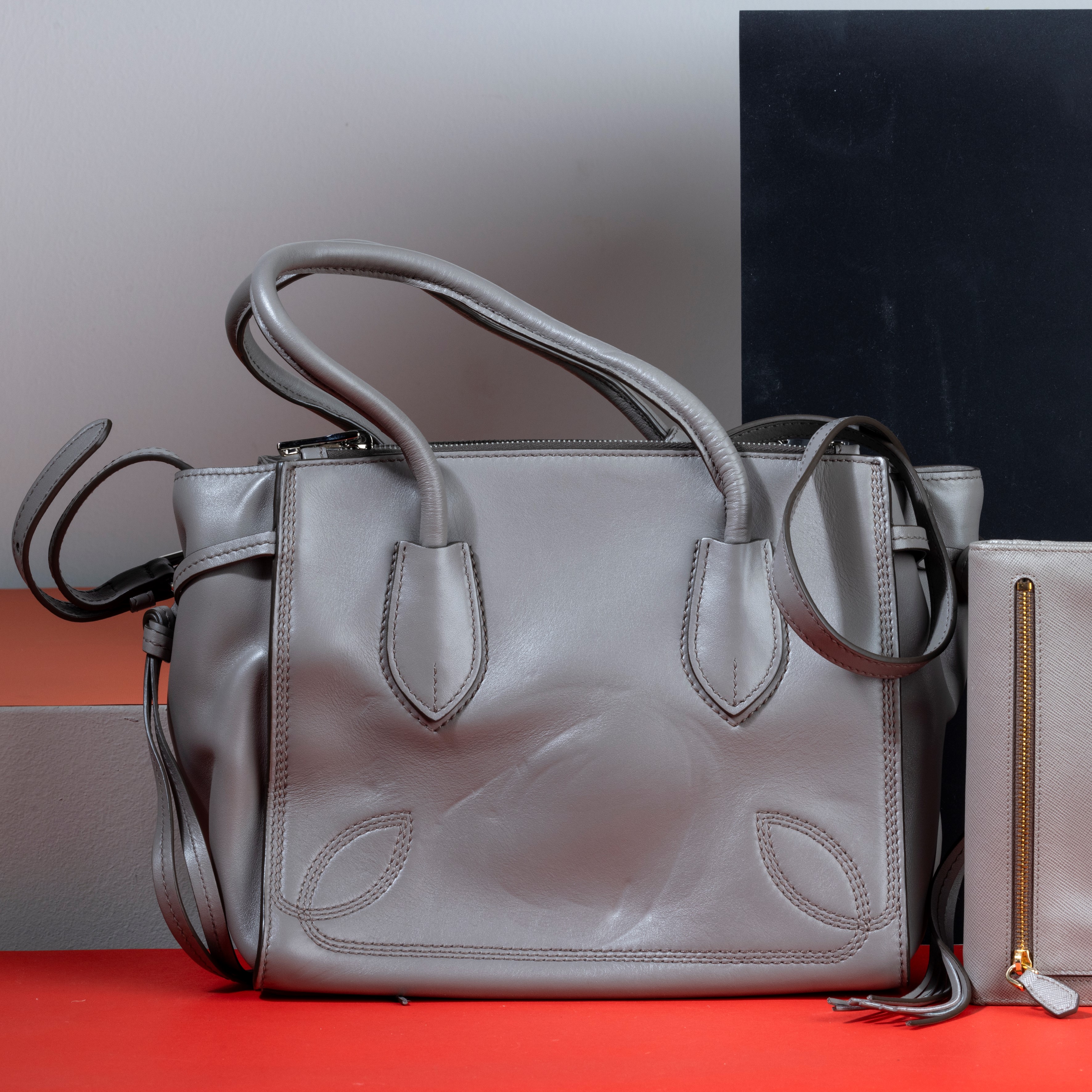 Prada City Twin in Pelle Grigia con Portafogli Abbinato, Difetti, in Ottime Condizioni, Dustbag