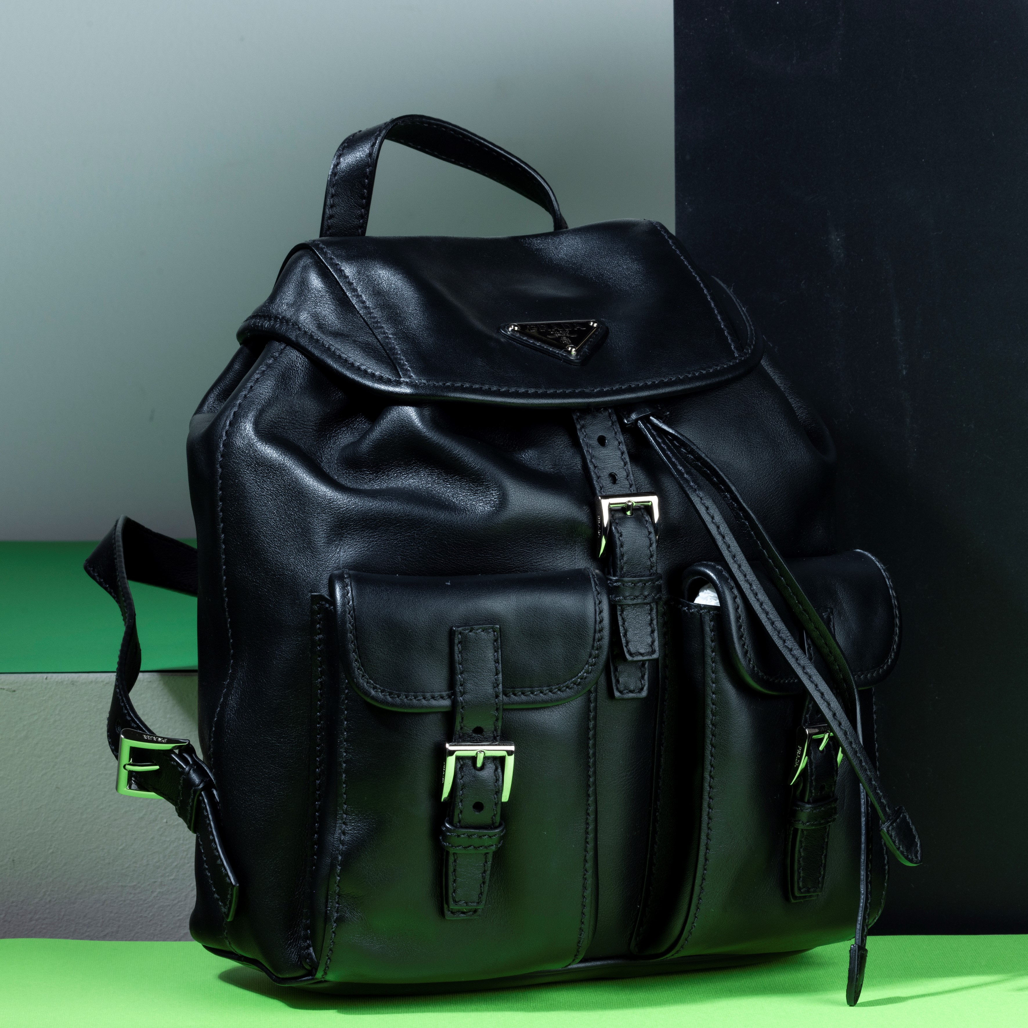 Prada Zaino Double Pocket in Pelle, Difetti, in Ottime Condizioni, Dustbag
