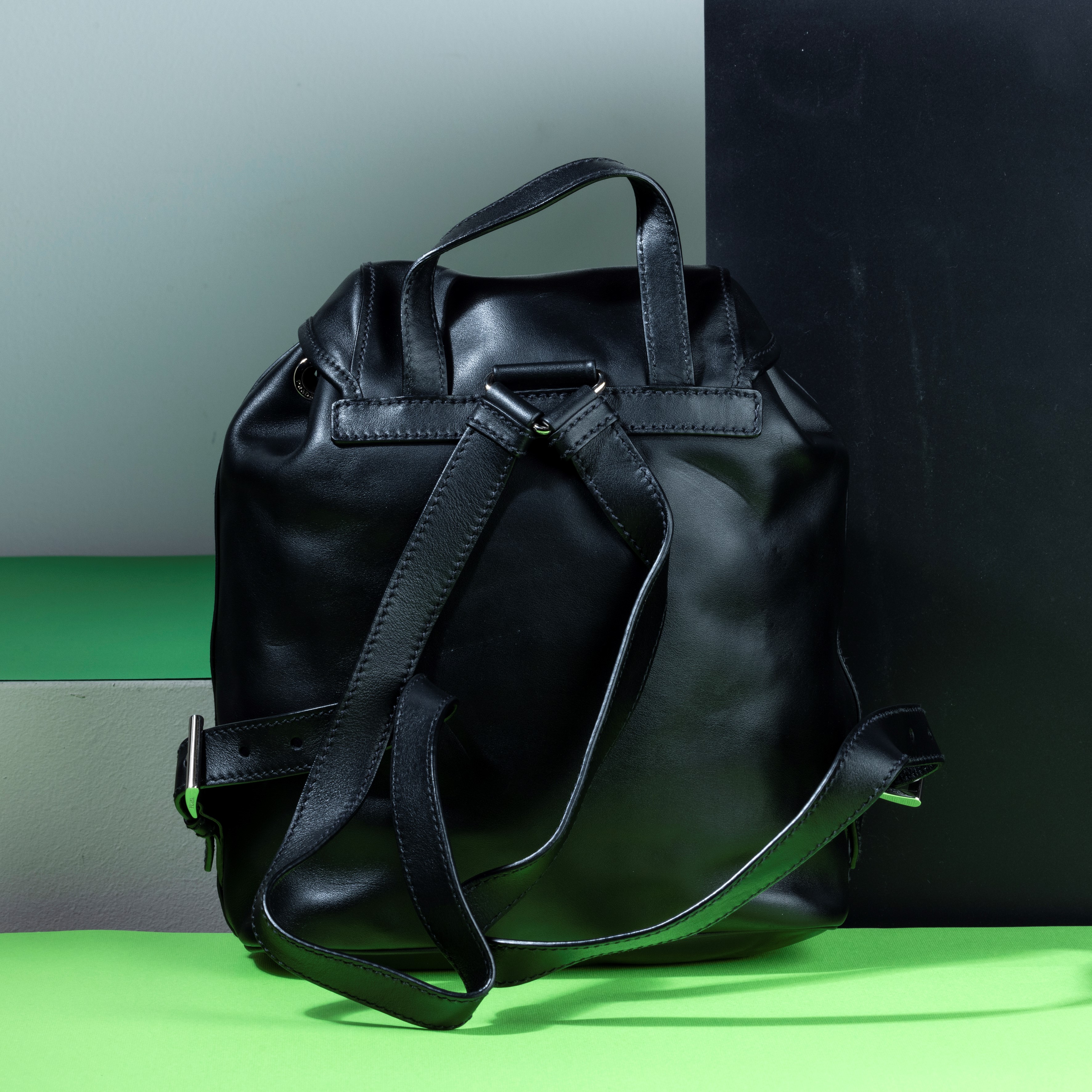 Prada Zaino Double Pocket in Pelle, Difetti, in Ottime Condizioni, Dustbag