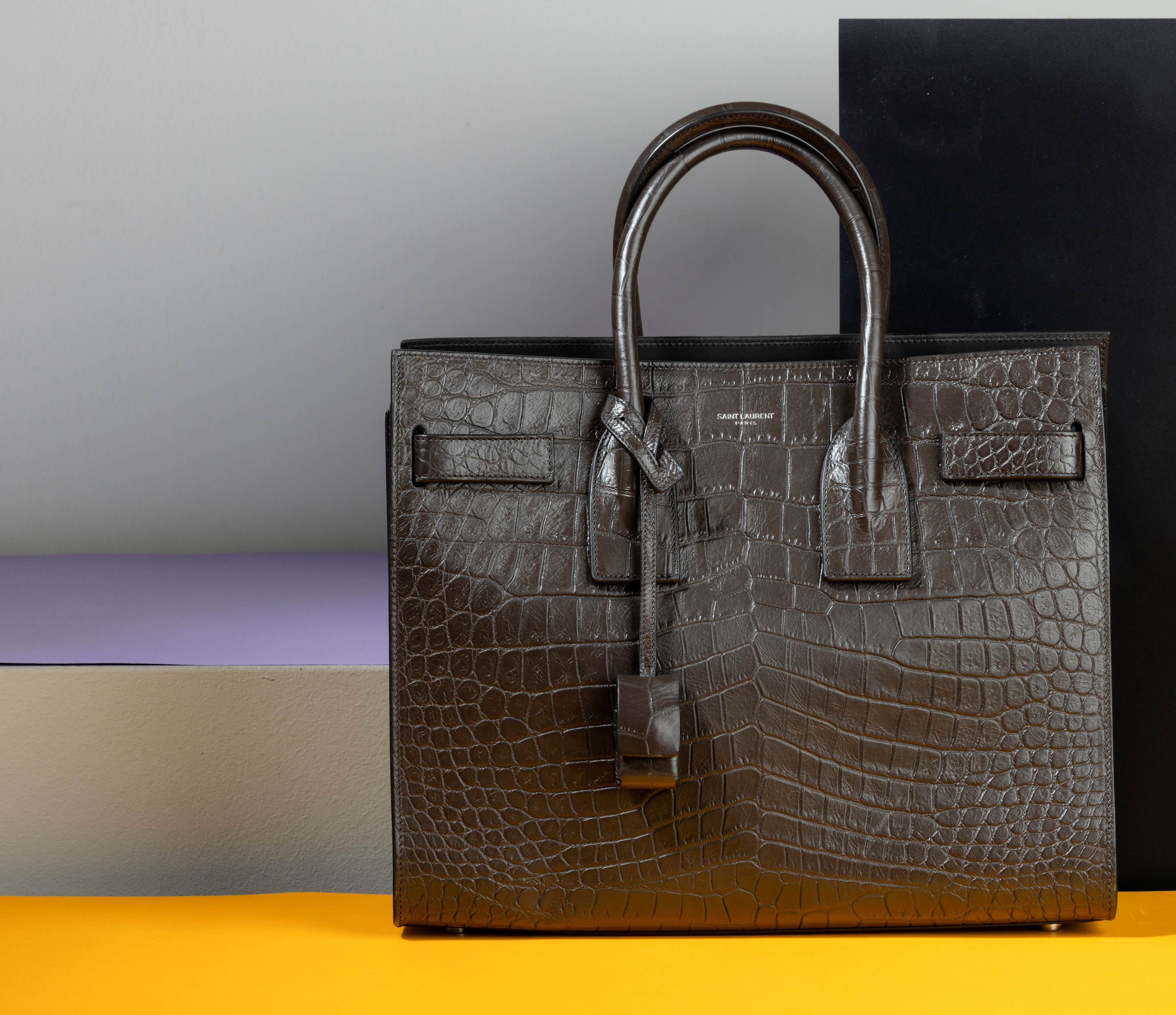 Saint Laurent Sac De Jour Borsa in Pelle Goffrata con Stampa Simil Coccodrillo con Tracolla e Por...