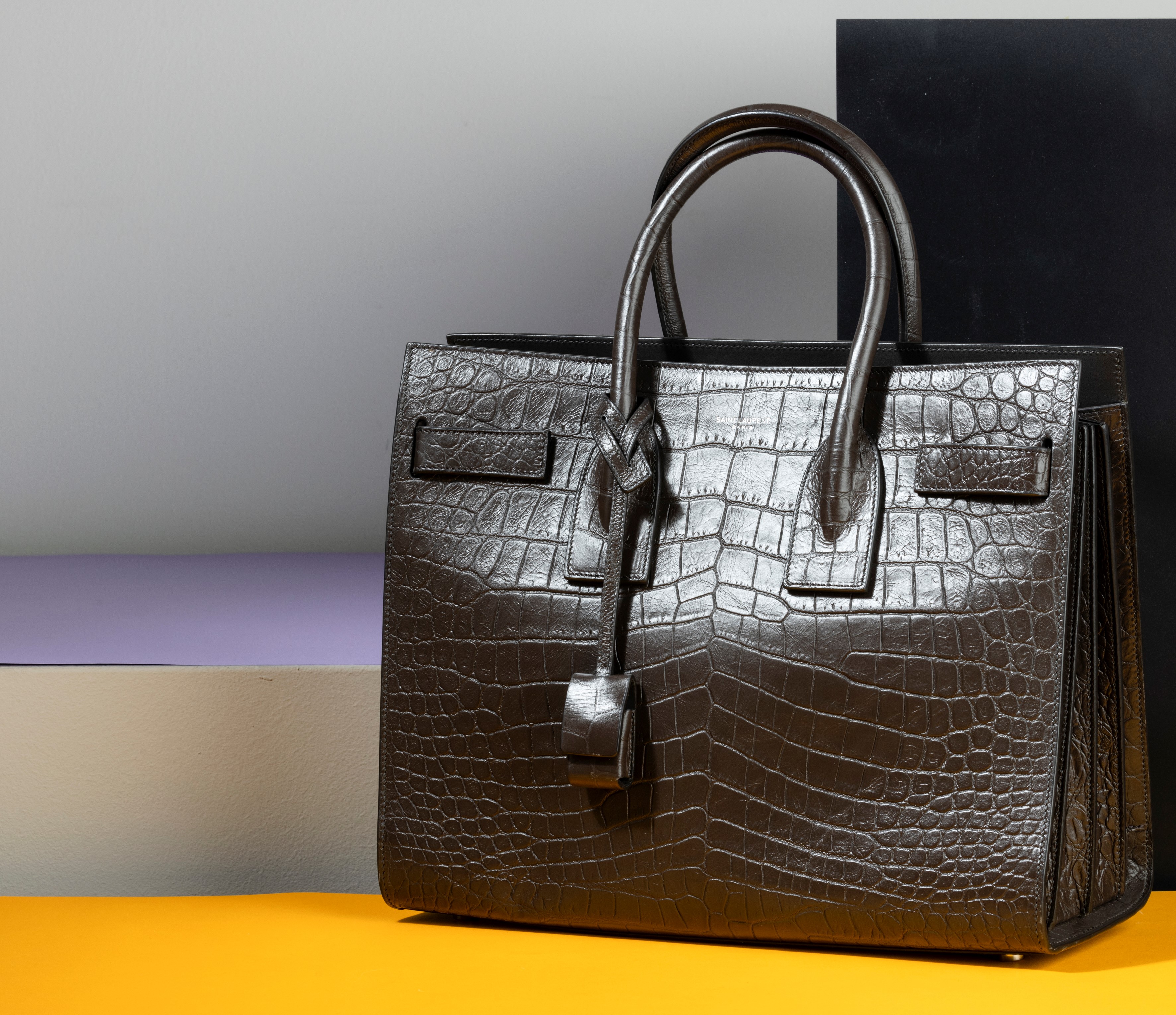 Saint Laurent Sac De Jour Borsa in Pelle Goffrata con Stampa Simil Coccodrillo con Tracolla e Por...