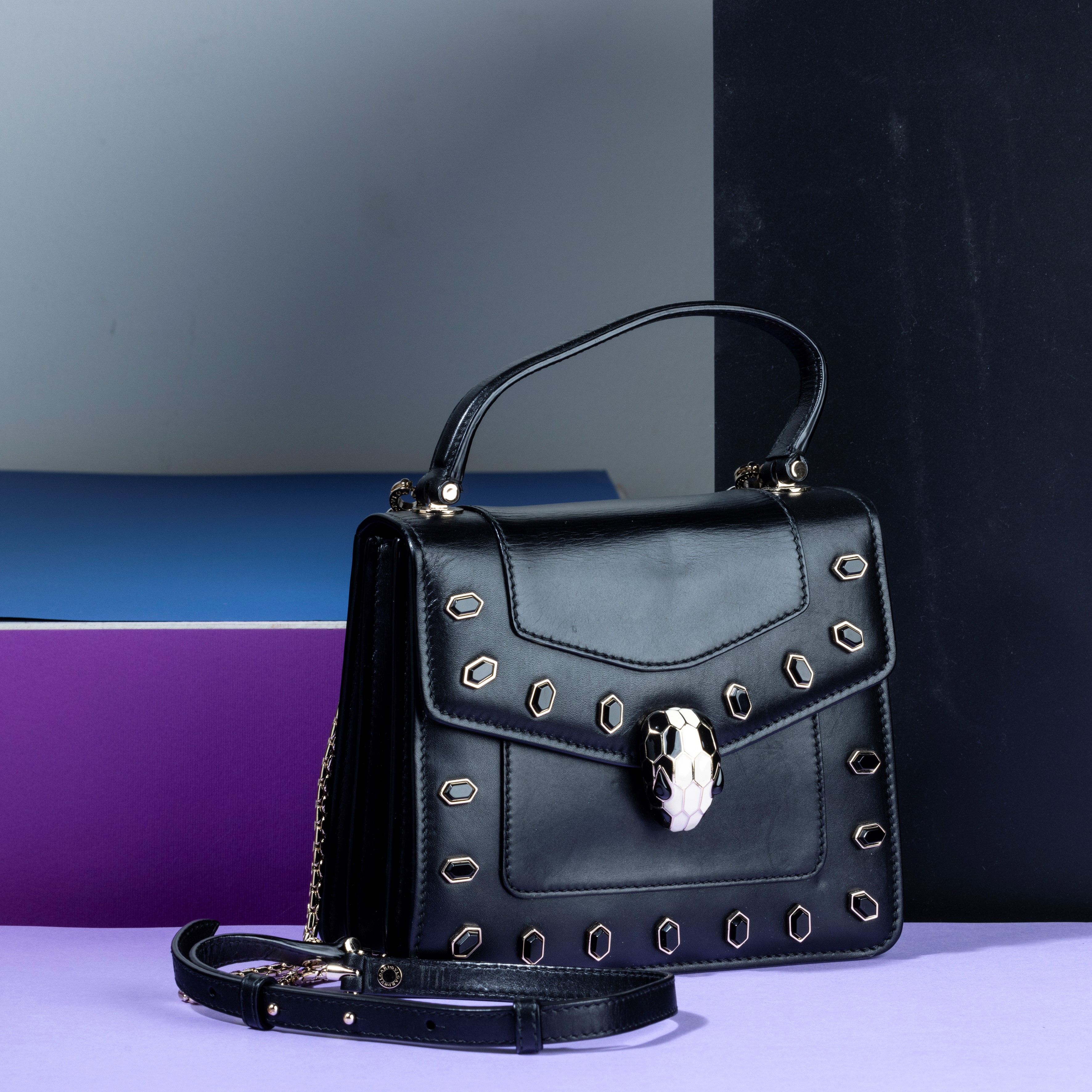 Bulgari Collezione “serpenti” in Pelle e Borchie con Portafogli Abbinato e Specchietto, Difetti, ...