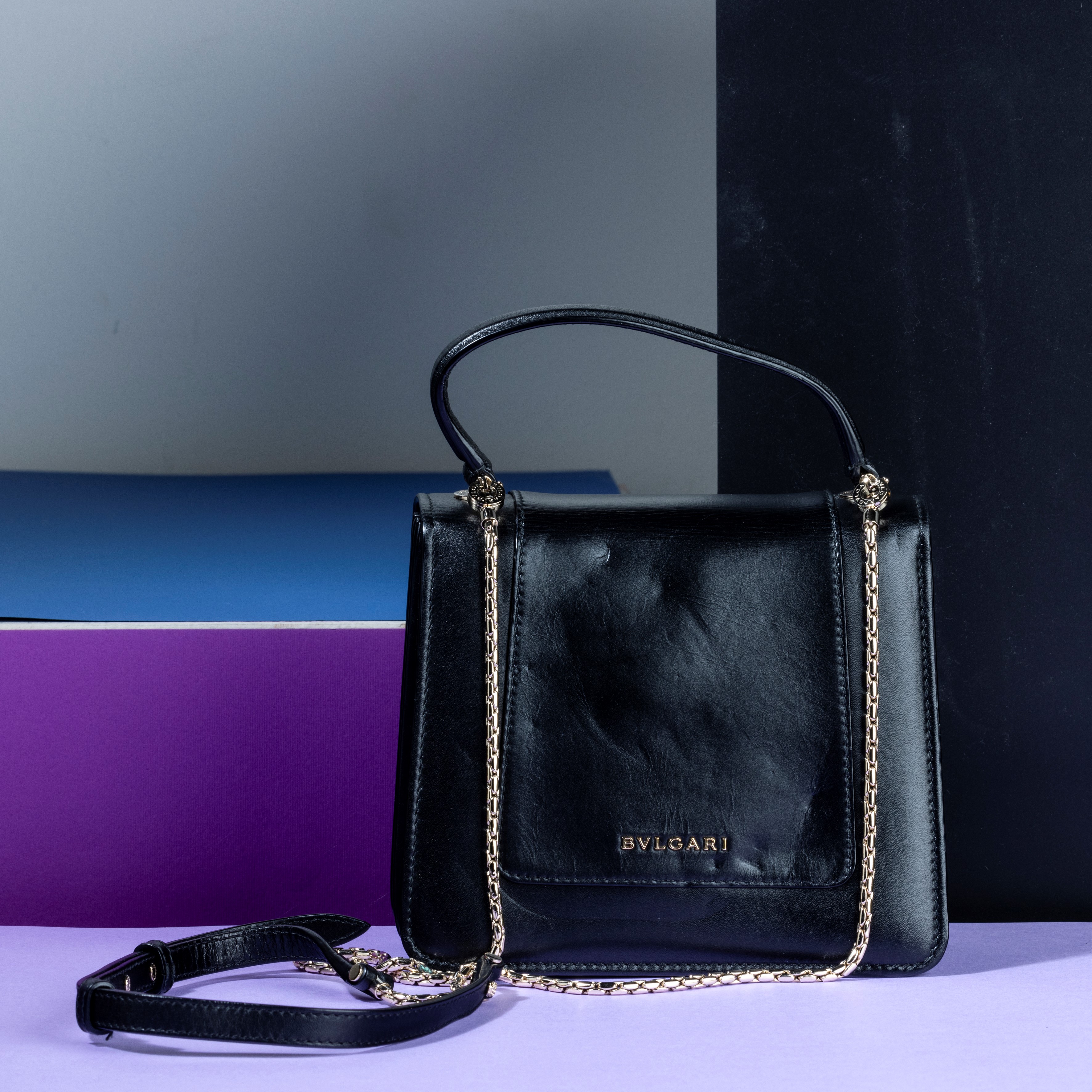 Bulgari Collezione “serpenti” in Pelle e Borchie con Portafogli Abbinato e Specchietto, Difetti, ...