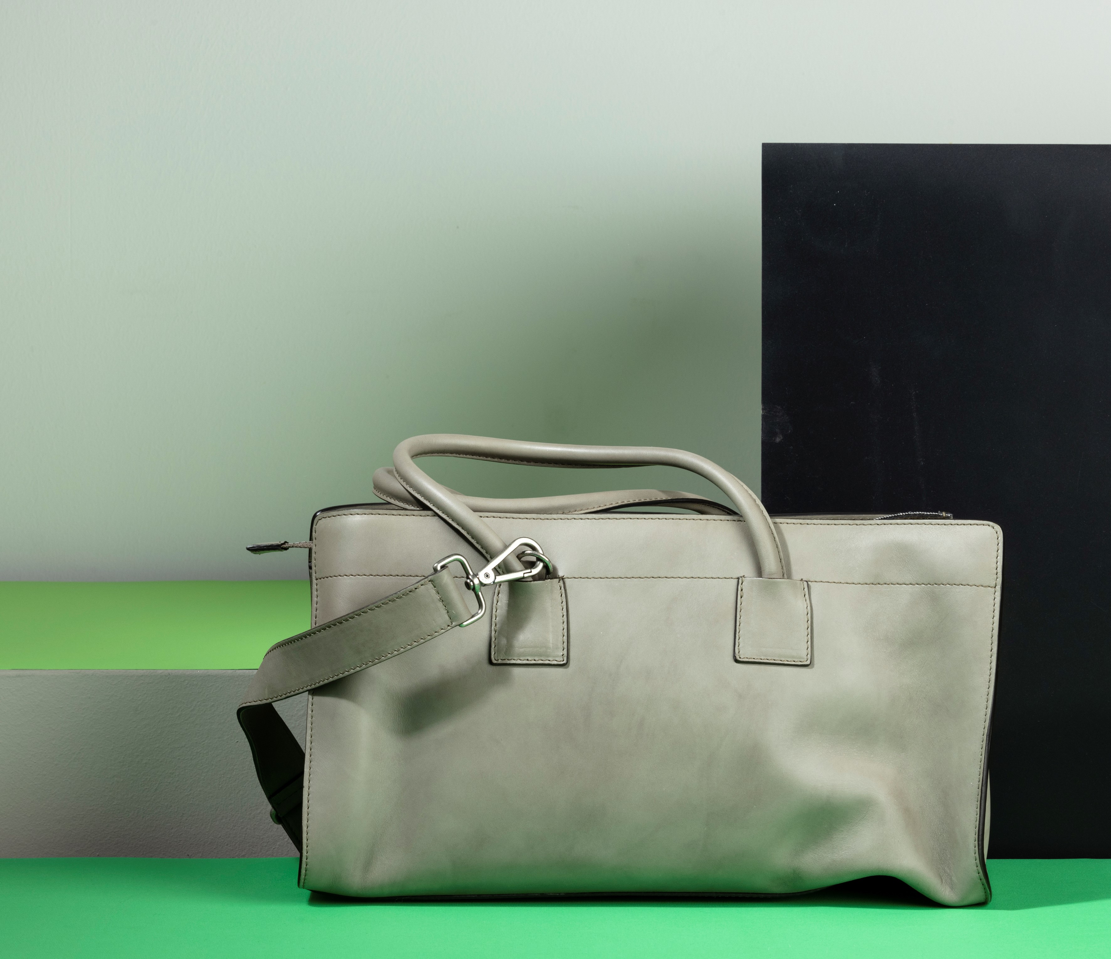 Brunello Cucinelli Borsa in Pelle Edizione Limitata Tomaia con Tracolla, Applicazione di Fasce Br...