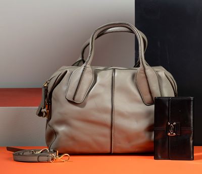 Tods’ Borsa Oversize in Pelle con Tracolla e Portafogli Nero, Difetti, Segni di Usura sui Fronte ...