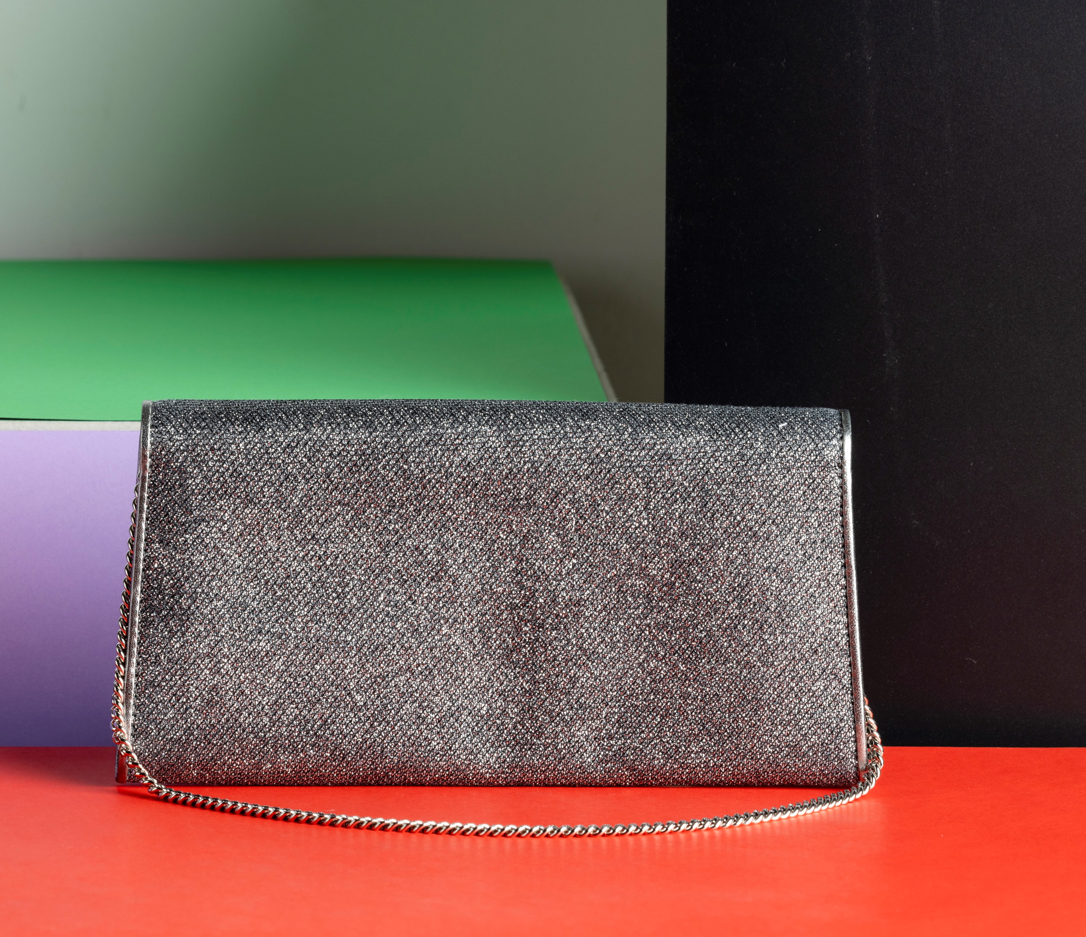 Jimmy Choo Pochette Milla in Tessuto Glitterato, con Catena a Spalla, Difetti, in Ottime Condizio...