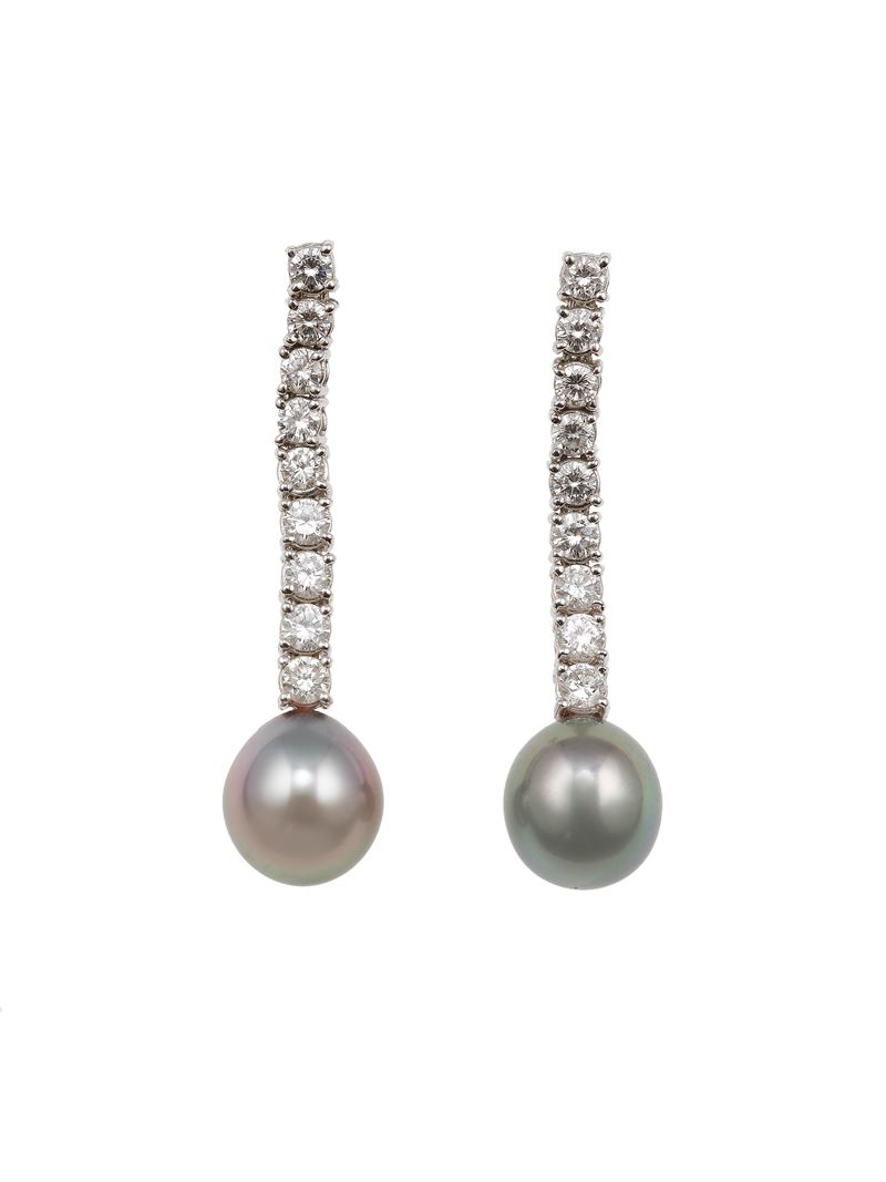 Pair of grey pearl, diamond and gold earrings  - Auction Jewels - Cambi Casa d'Aste
