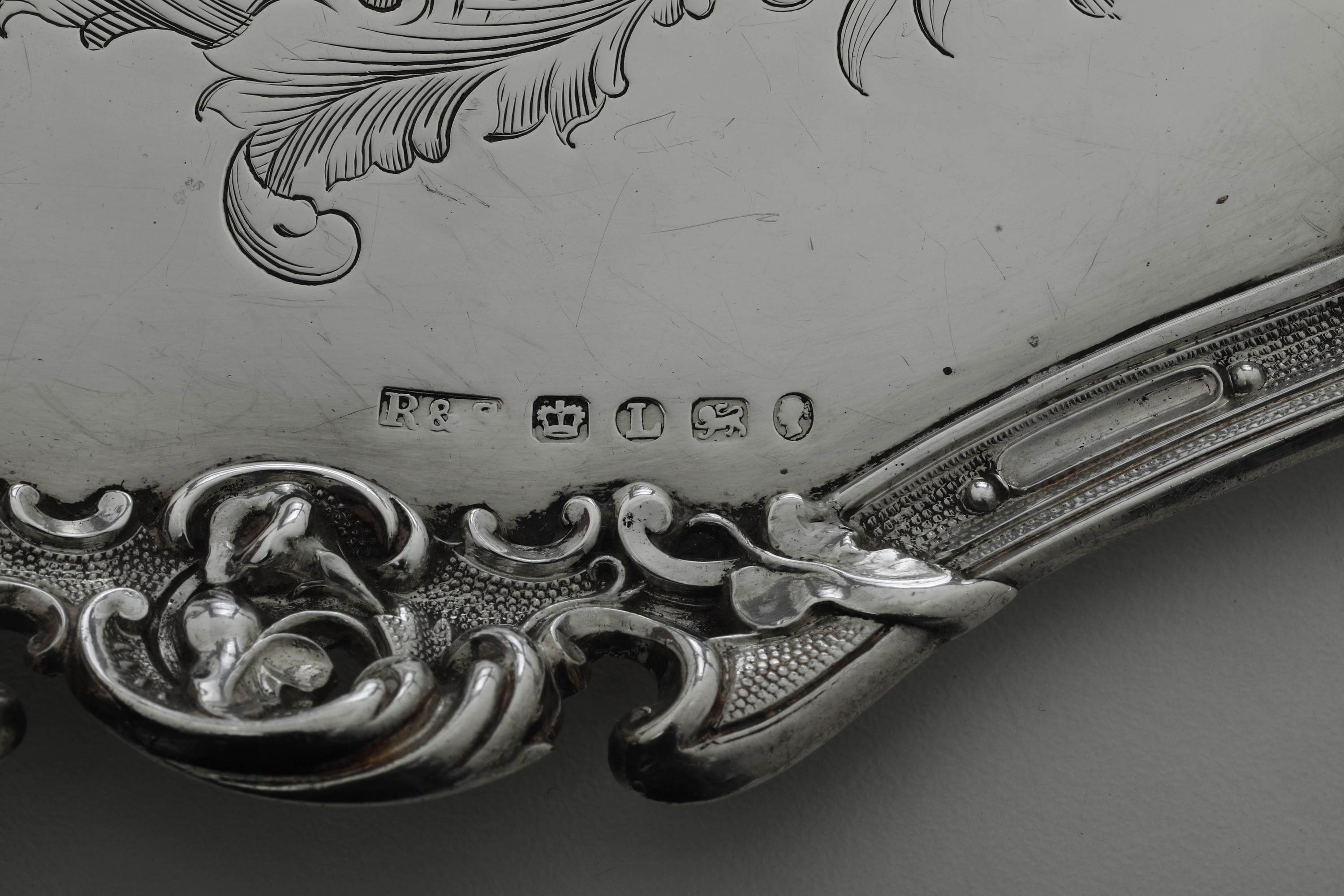 Salver, Città di Sheffield, 1854, argento fuso sbalzato e cesellato