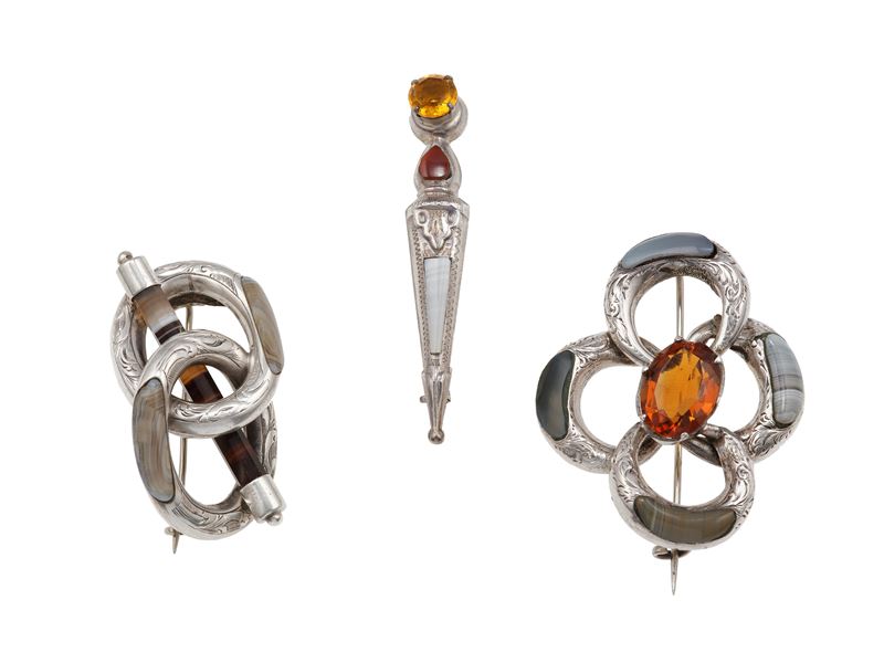 Three Scottish silver and hard stone brooches  - Auction Jewels - Cambi Casa d'Aste