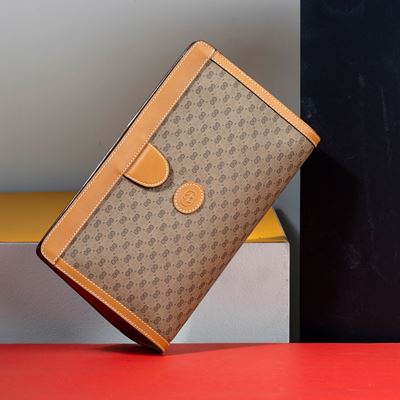 Gucci Pochette in Tela e Pelle Monogram, Interno Perfetto, Chiusura a Strap, Difetti, in Ottime C...