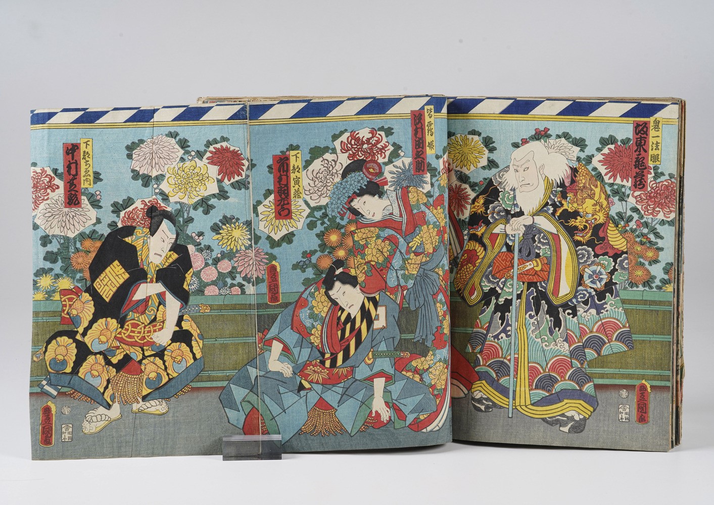 Kunisada Utagawa (toyokuni III) (1786-1865) - Yoshiiku Utagawa (1833-1904) Raccolta di Stampe Xil...