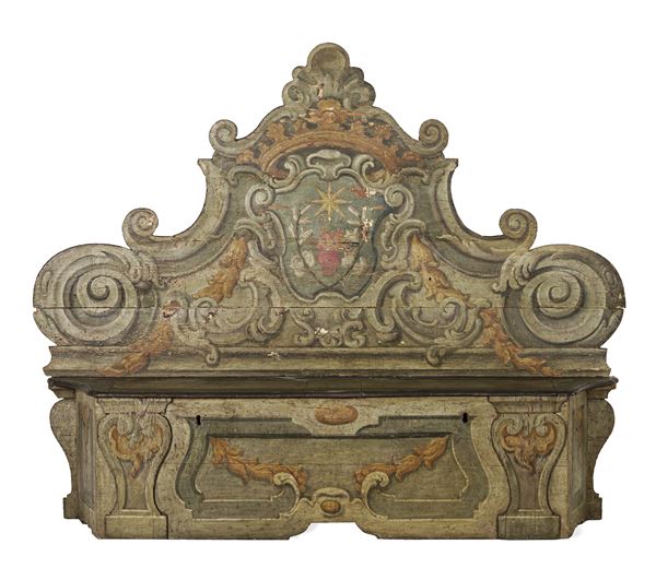 Panca da ingresso in legno laccato. Italia XVII-XVIII secolo