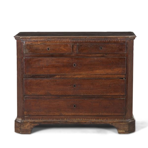 Cassettone lastronato e filettato. XVIII-XIX secolo