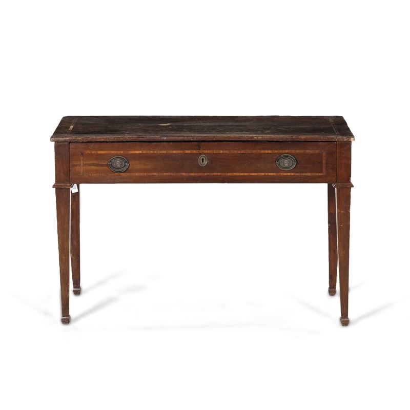 Scrivania lastronata e filettata. XVIII secolo  - Auction Antique - Cambi Casa d'Aste