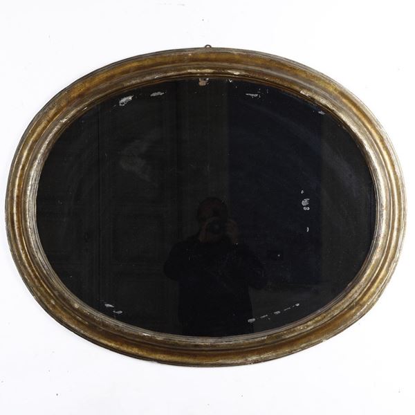 Specchiera ovale dorata. XIX-XX secolo