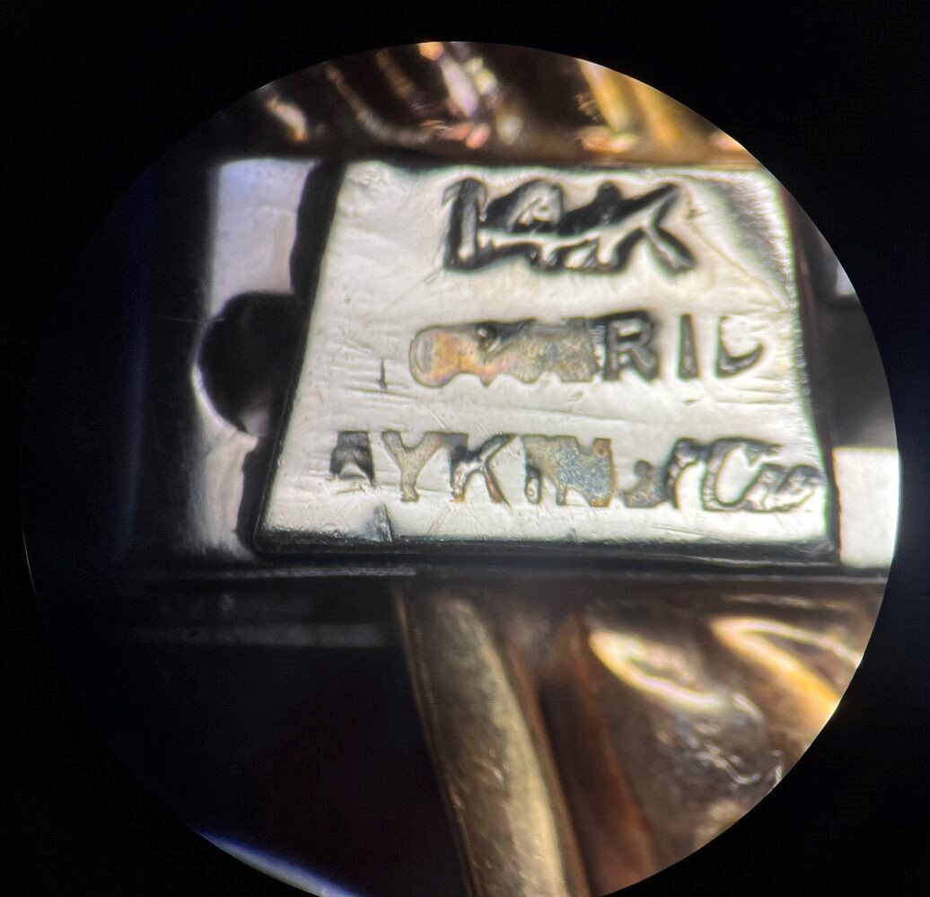 Spilla “tife” con diamanti in oro giallo 14K