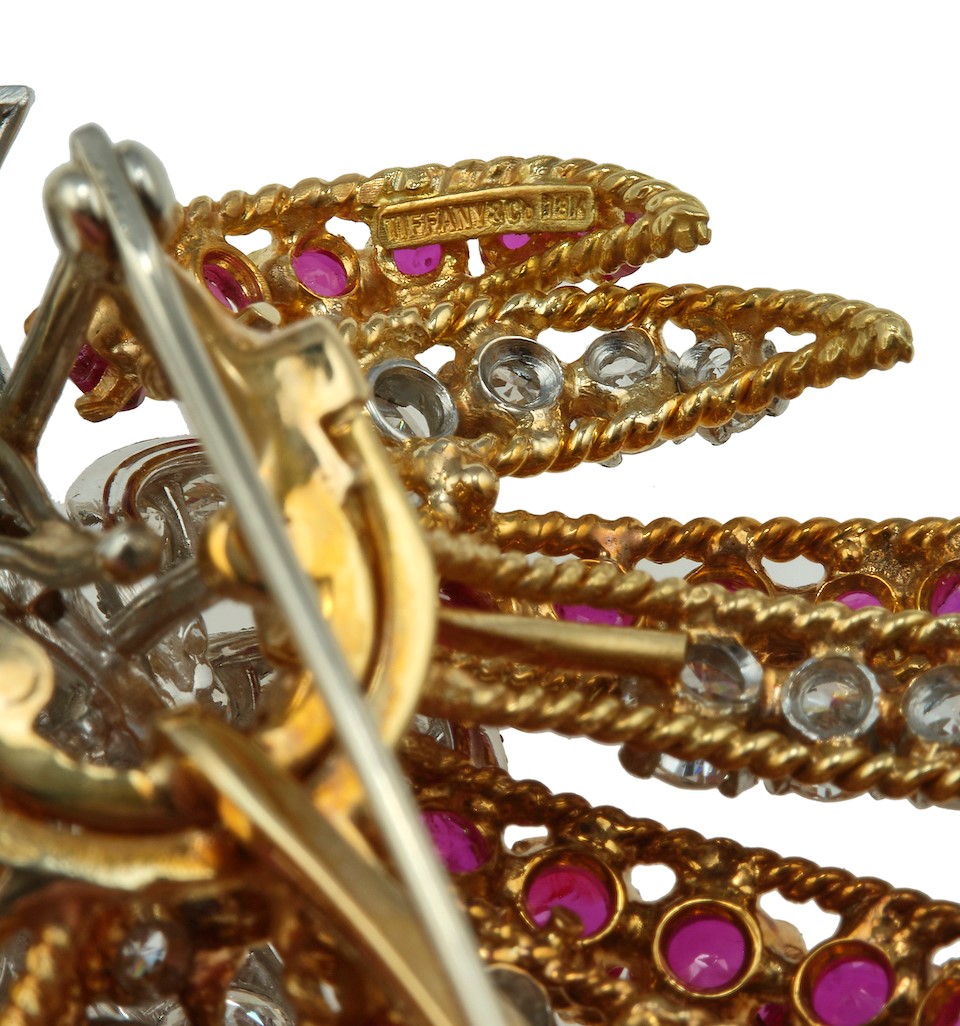 Tiffany & Co. Spilla “palmetta” con Diamanti e Rubini