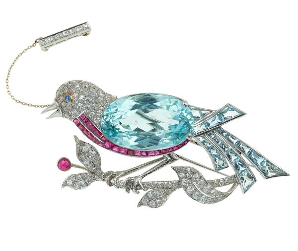 Spilla "uccellino su ramo" con acquamarina, diamanti e rubini