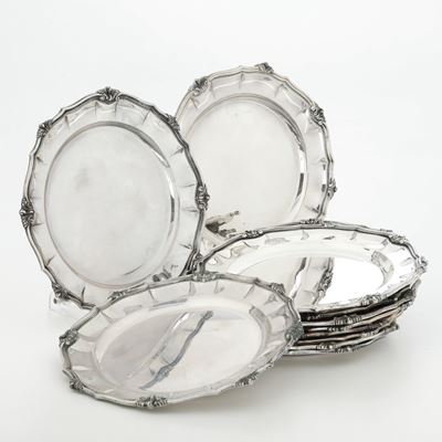 Insieme di Undici Piatti in Argento. Argenteria Italiana del XX Secolo per Gioielleria E.cipollin...