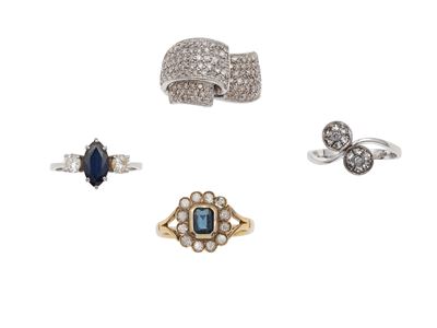 Lotto Composto da Tre Anelli con Diamanti, Diamanti Taglio Huit-huit e Zaffiro ed un Anello con G...