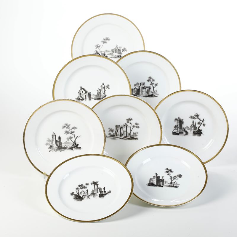 Otto piatti con paesaggi dipinti in monocromo, primi decenni del XIX sec.  - Asta Ceramiche e vetri  - Cambi Casa d'Aste