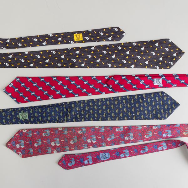 Hermes Lotto di 4 cravatte in seta, difetti