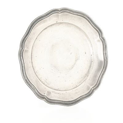 Piatto in argento fuso e sagomato, XVIII secolo