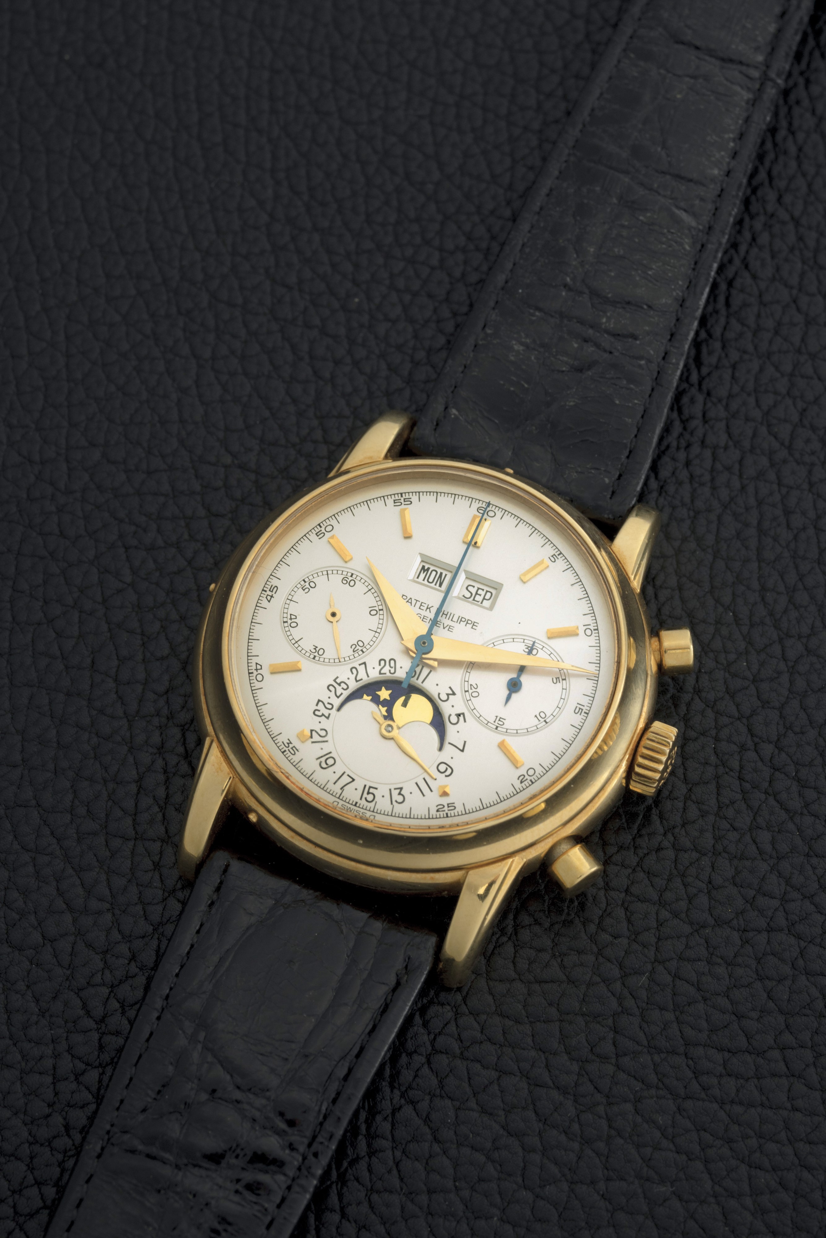 Patek Philippe - Ref 2499/100, Importante e Raro Orologio da Polso con Calendario Perpetuo in Oro...