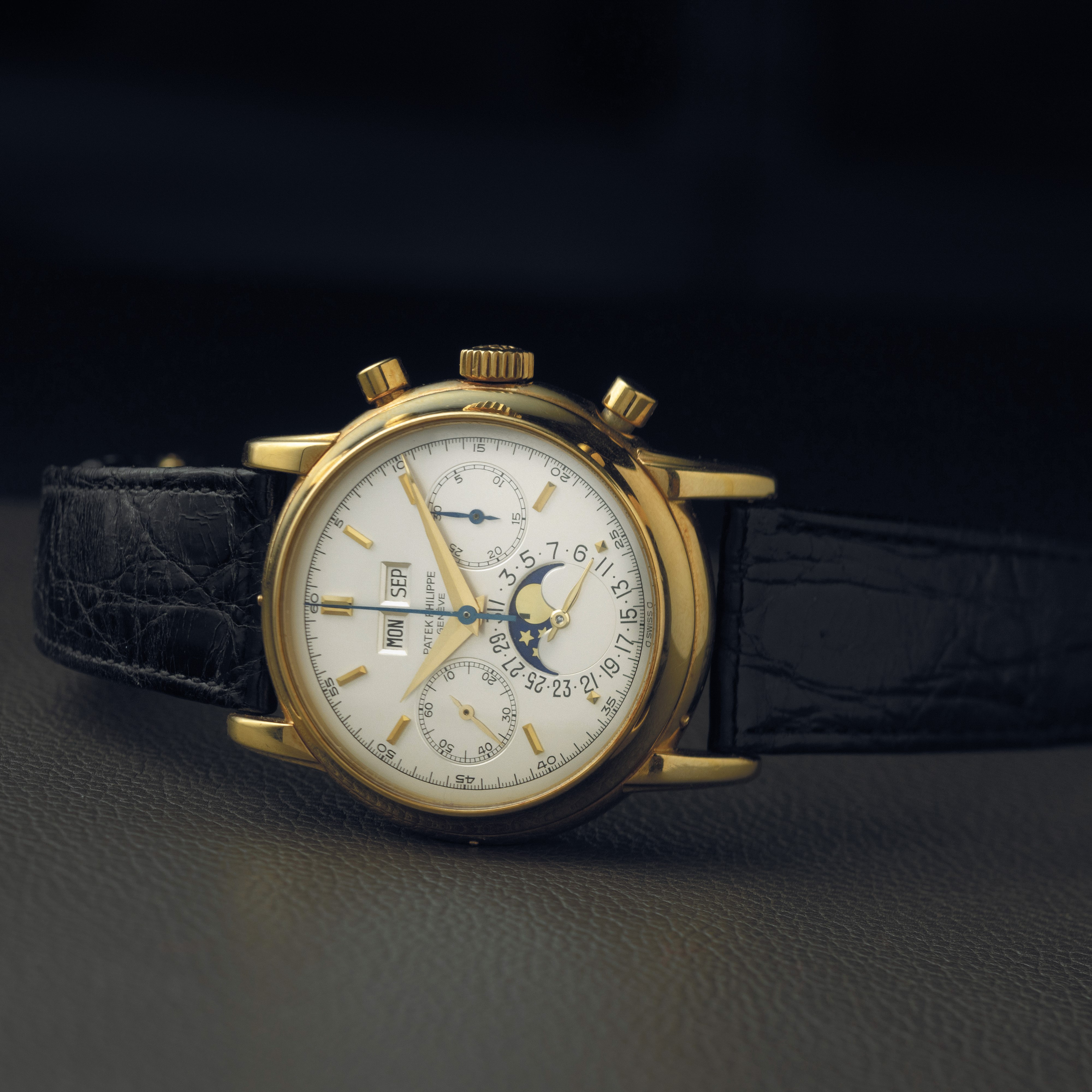 Patek Philippe - Ref 2499/100, Importante e Raro Orologio da Polso con Calendario Perpetuo in Oro...