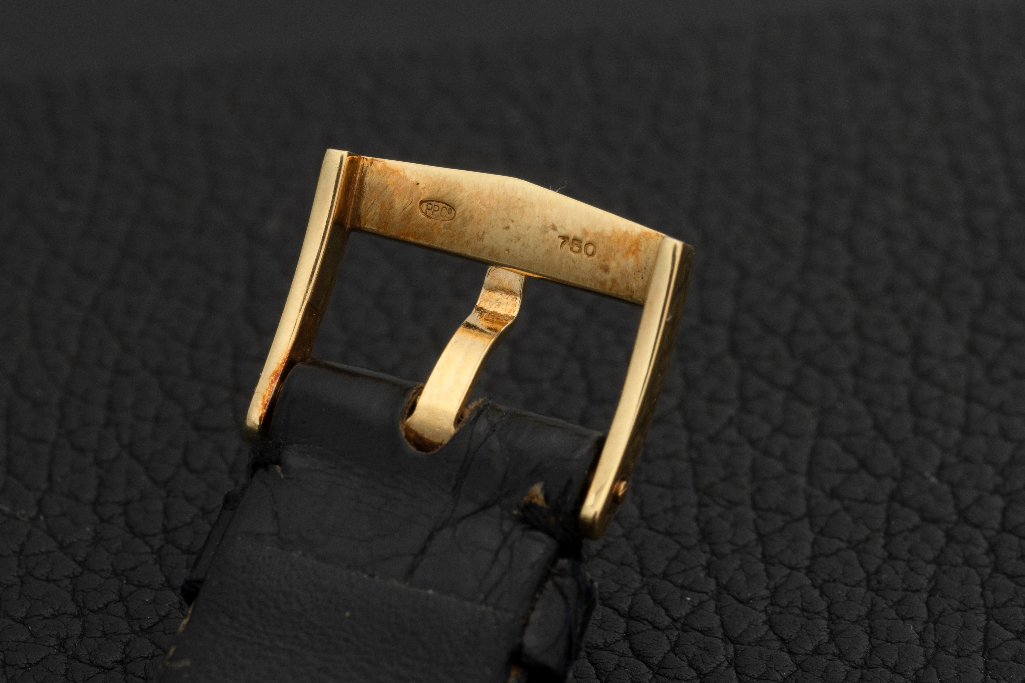 Patek Philippe - Ref 2499/100, Importante e Raro Orologio da Polso con Calendario Perpetuo in Oro...
