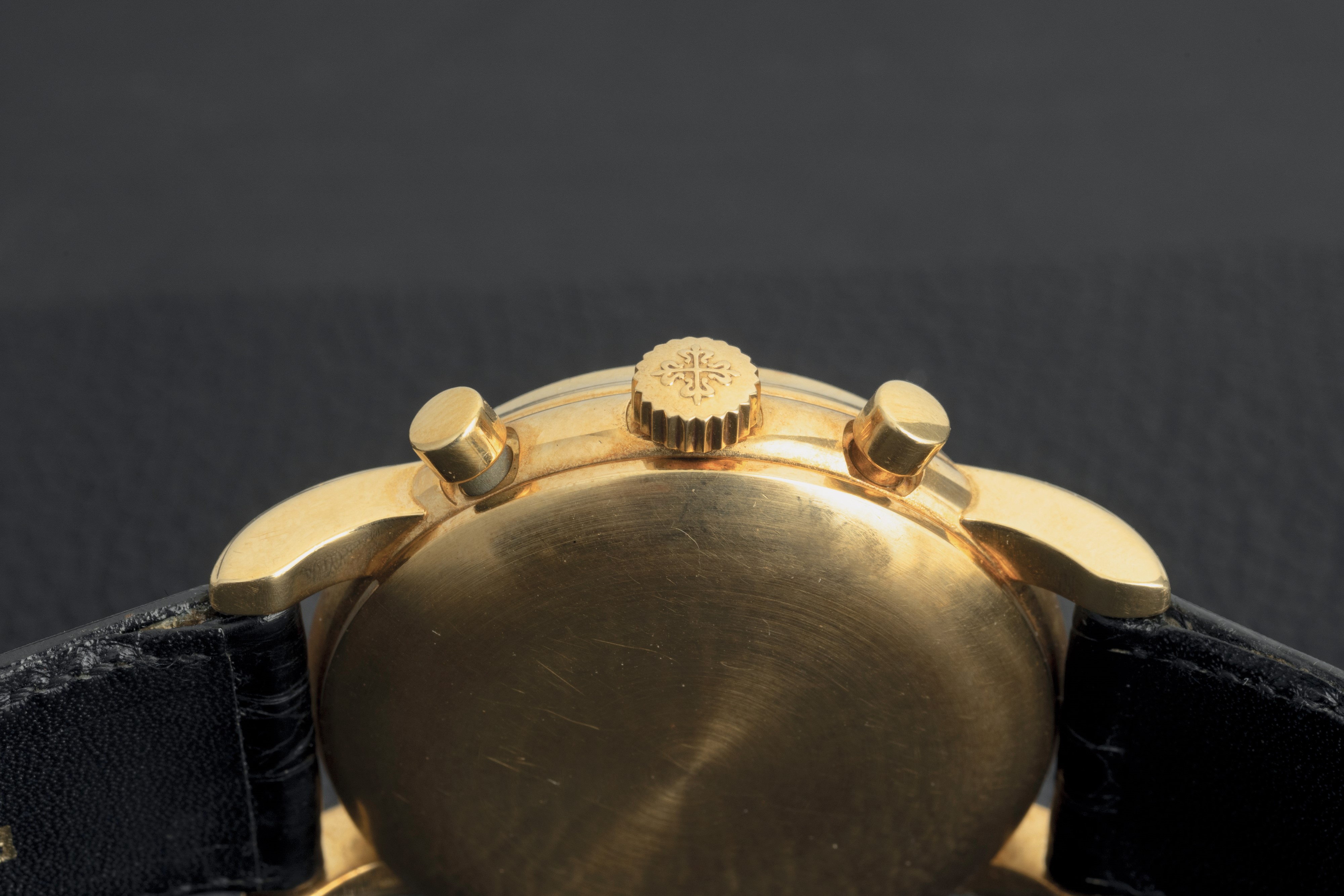 Patek Philippe - Ref 2499/100, Importante e Raro Orologio da Polso con Calendario Perpetuo in Oro...