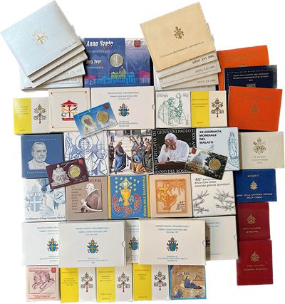 Vaticano. Lotto di Circa 45 Astucci.