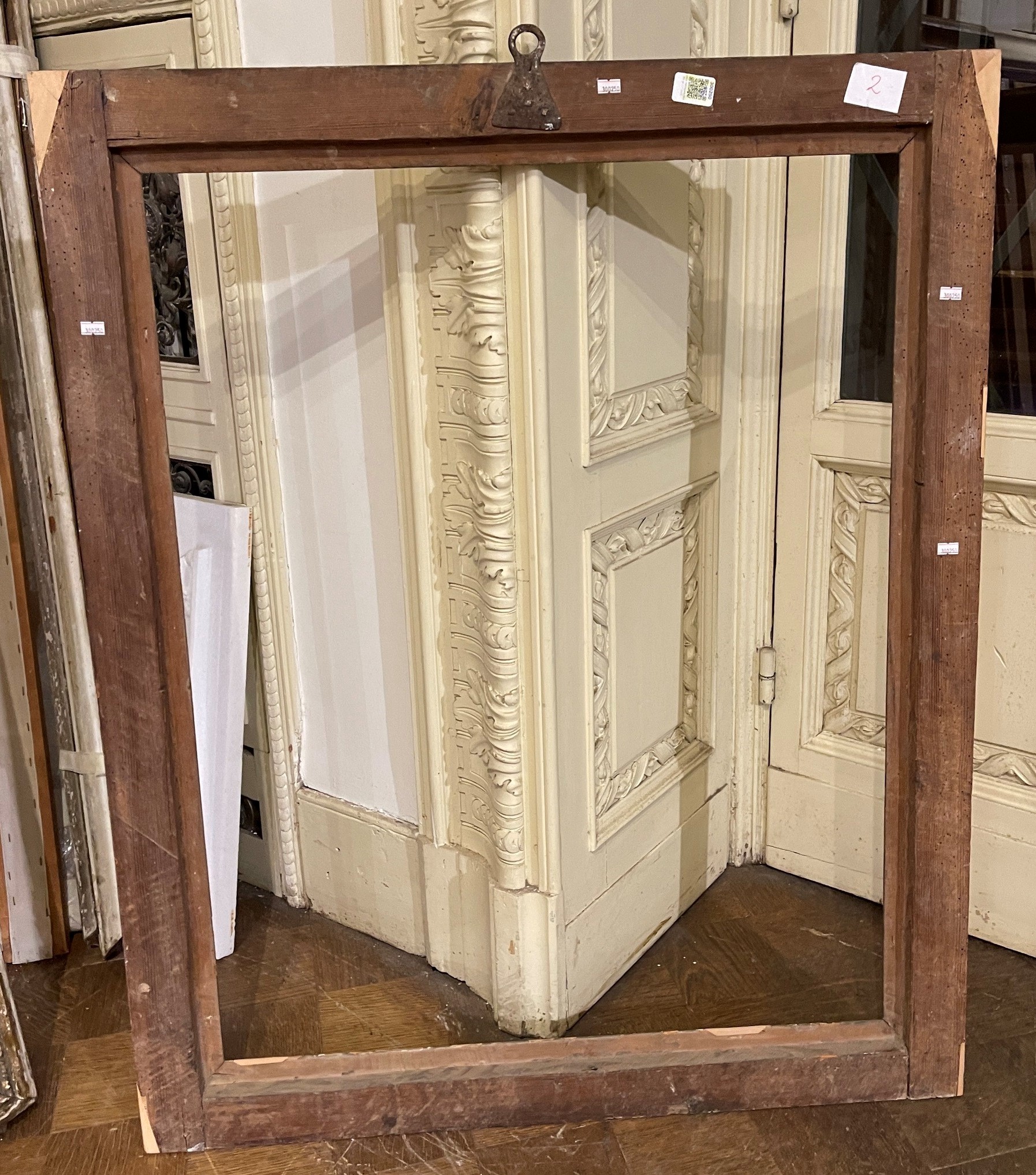 Cornice in Legno Dorato e Laccato a Finta Tartaruga. Marche Fine del XVII Secolo