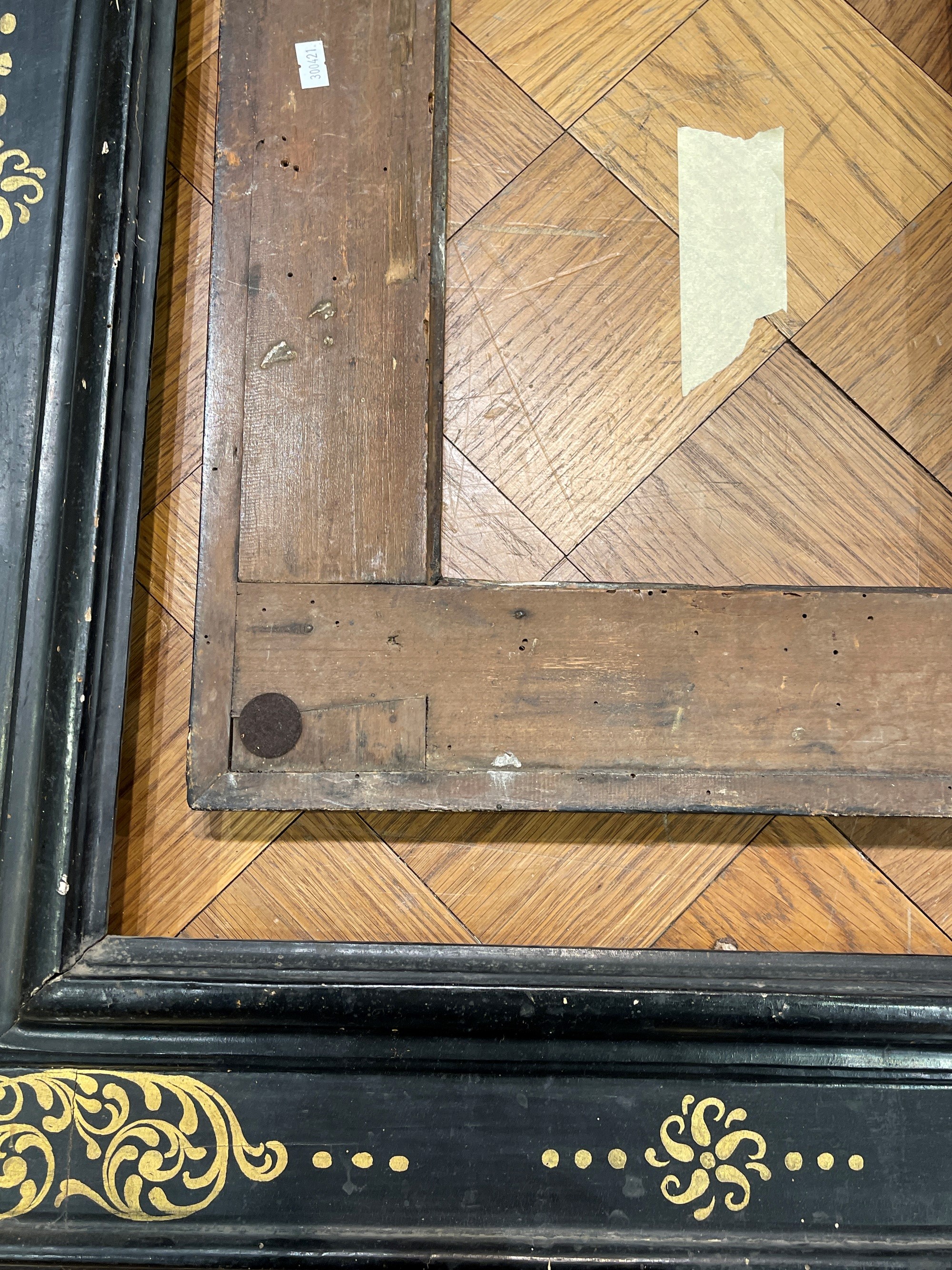 Cornice a Cassetta in Legno Ebanizzato e Dorato, Toscana XVII Secolo