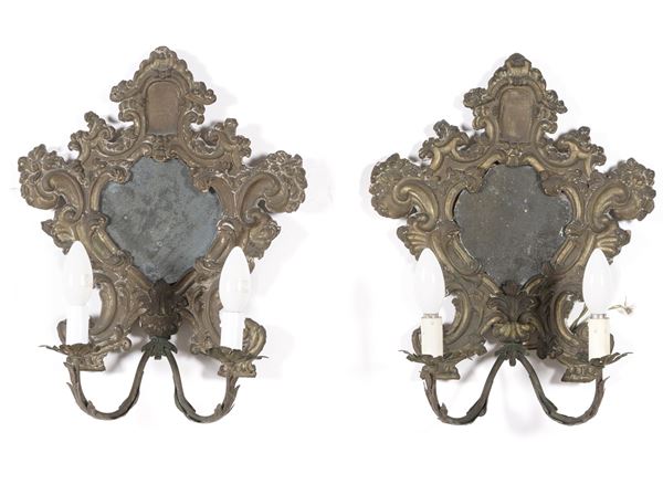 Coppia di appliques in metallo. XVIII-XIX secolo