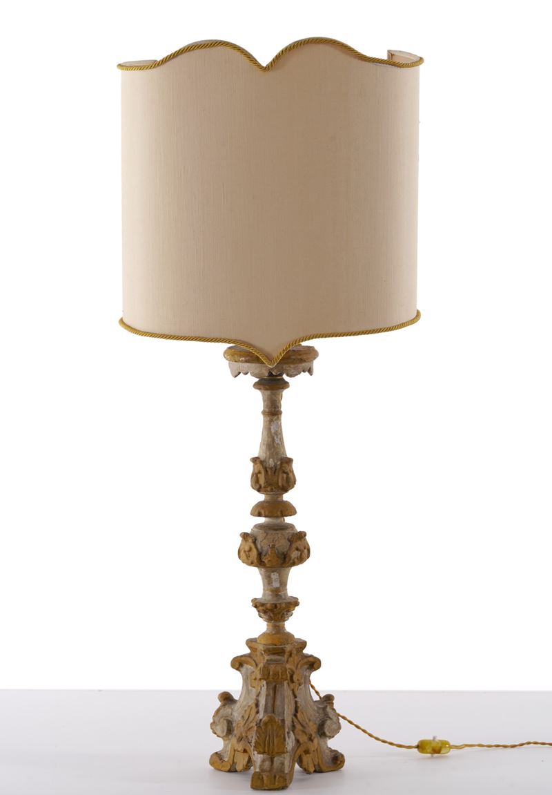 Torciera in legno intagliato, laccato e dorato. XVIII secolo  - Asta Fabio Fazio, arredi e ricordi di una casa di campagna - Cambi Casa d'Aste