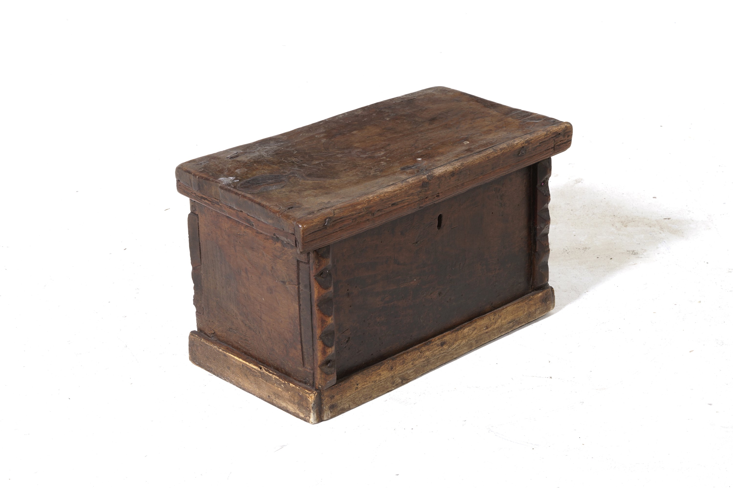 Piccola Cassa Rustica in Legno. XVII-XVIII Secolo
