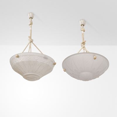 Due Lampadari con Diffusore in Vetro Satinato. Francia, XX Secolo